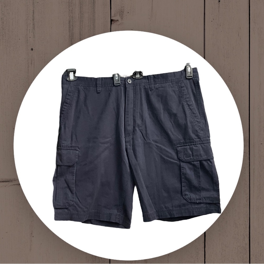 NEW St. John’s Bay Dark Blackish Navy Cargo Shorts Men 40